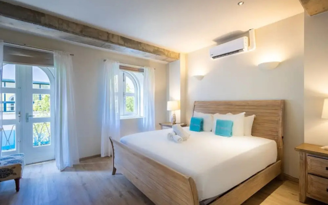 Grand Urban Elegance - City Center Luxury