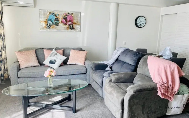 Princes Wharf - 1BR Comfortable Luxury