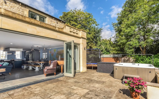Vallis Oak Villa