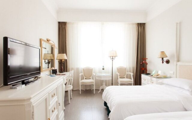 Golden Coast  Lawton Hotel
