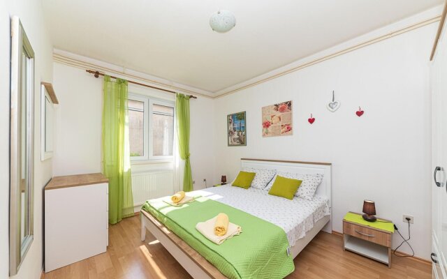 Awesome Apartment in Trogir With 2 Bedrooms and Wifi