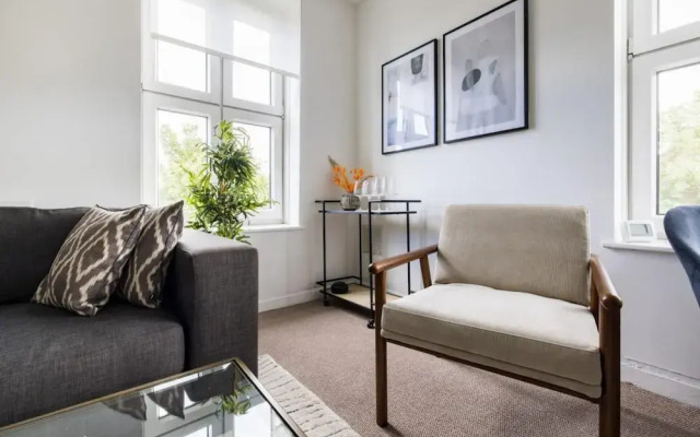 The Vauxhall Bolthole - Elegant and Bright 2bdr Flat