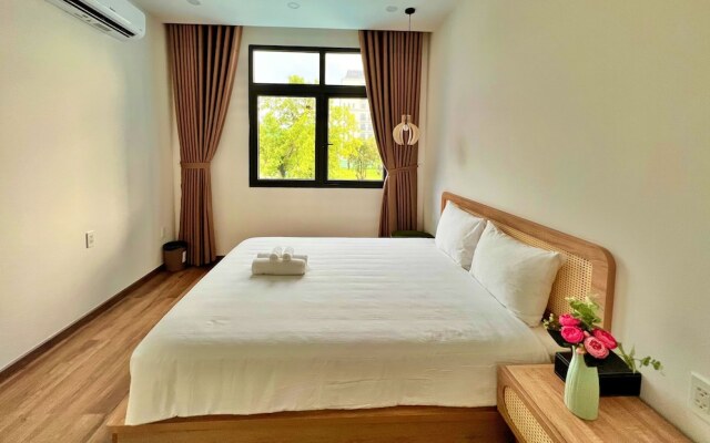 S79 Sofia Good and Good Grand World