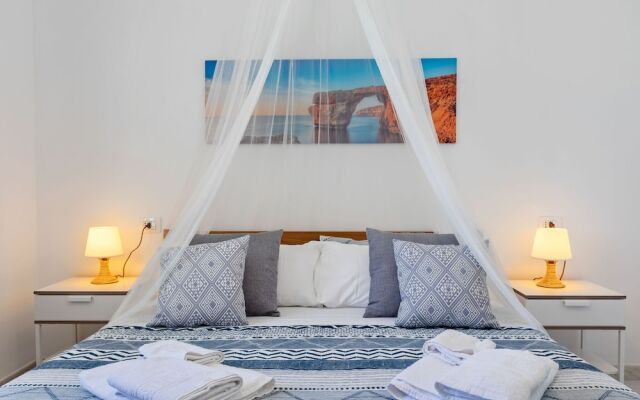 Premium Holiday Home in Santa Maria with Hot Tub