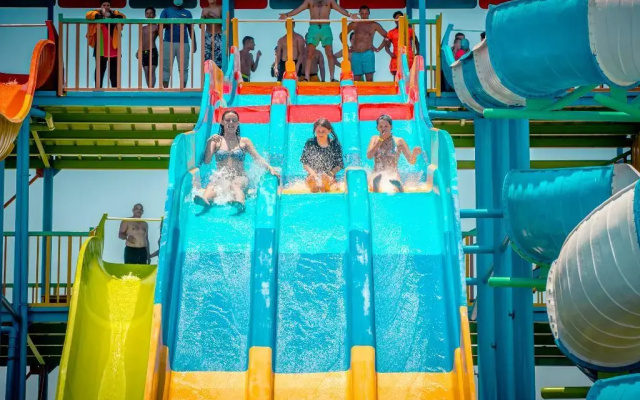 Hawaii Paradise Aqua Park Resort