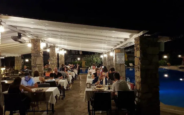 Alados Otel