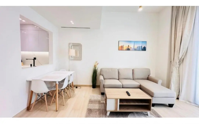 OYO 1291 Home Fully Furnished 1bed Apt