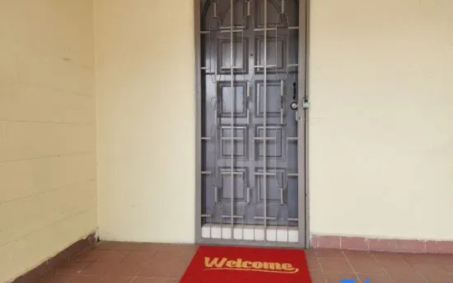 Damansara Jaya Petaling Jaya 2 Storey Landed House for 15 Pax