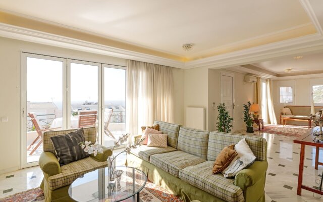 Lovely Family Holiday Home in Saronida Attikis near Beach