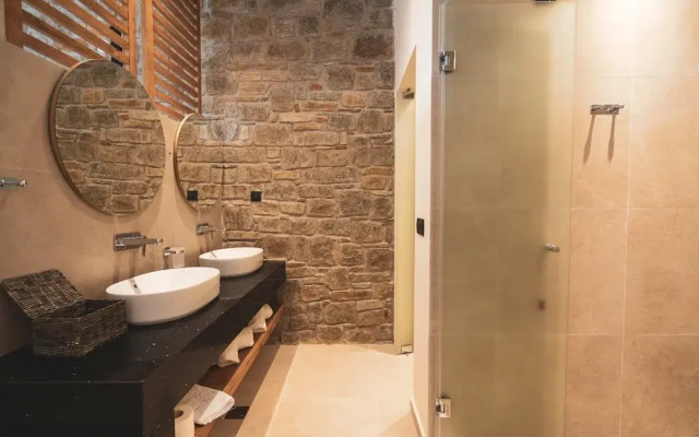 Kouros Blanc Resort & Suites