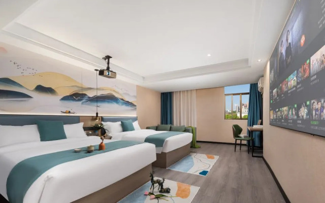 Hongtian W Hotel (Zhanggong District Wenming Avenue Bus Station)