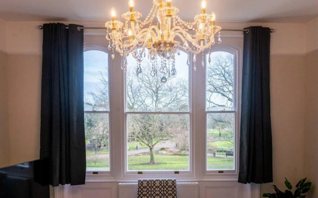 Stylish 3 Bedroom Maisonette