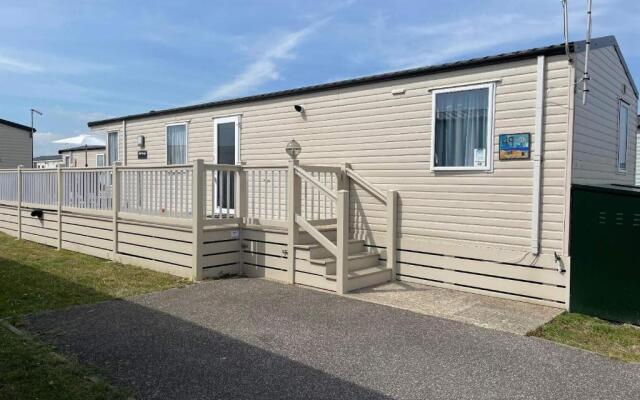 49 Bayside Cove Pevensey Bay Holiday Park