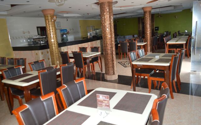 Super Paradise Hotel