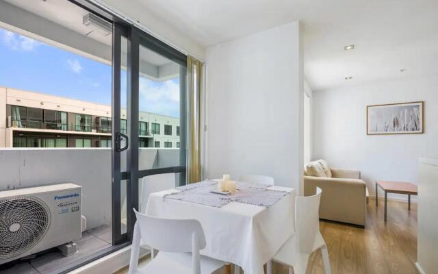 Central Two-Bedroom Apartment Close To Spark Arena