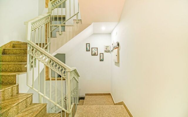 FabHotel Parfait Street