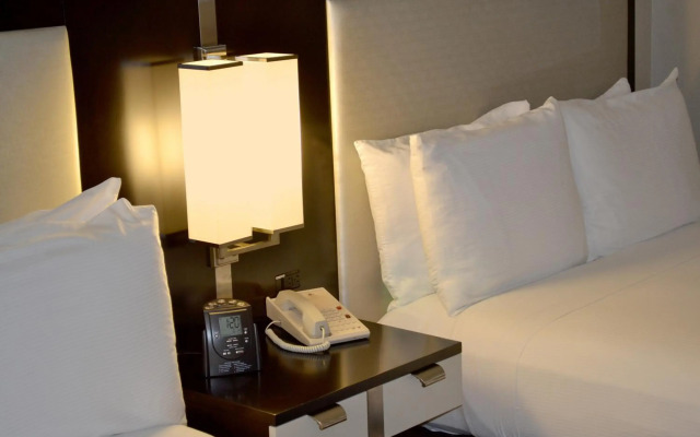 Doubletree by Hilton Houston Hobby Airport