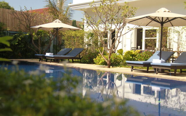 Frangipani Villa Hotel II