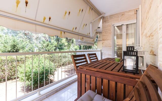 Elegant apartment w great balcony in Vouliagmeni