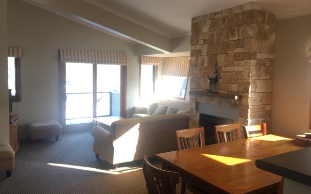 The Stables Resort Perisher - Open All Year – Guest Rooms – Perisher Valley