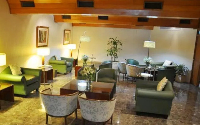 Carlton Hotel
