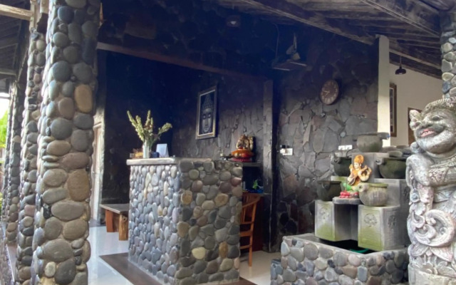 RedDoorz @ Nelayan Canggu