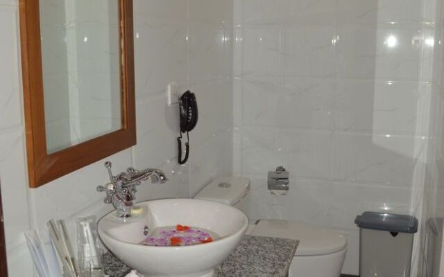 Shwe Poe Eain Hotel 1