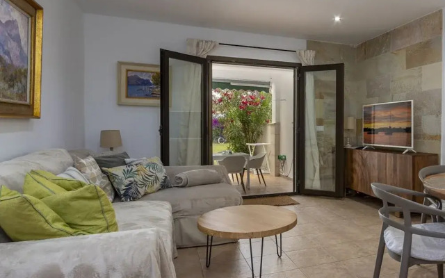 Pretty Apartment With Balcony
