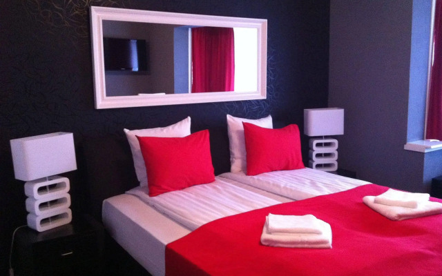 Alex Rooms