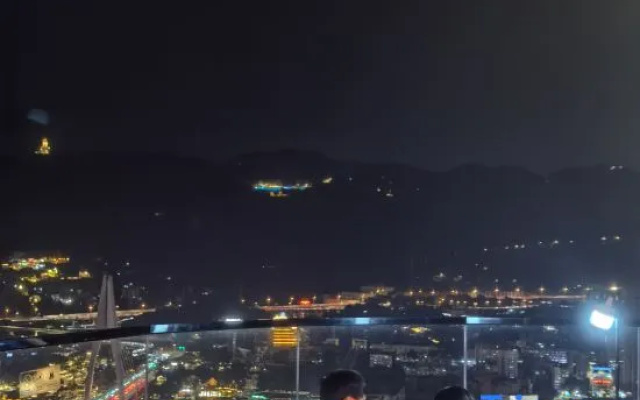 Yunqi River View Terrace Hotel – People – Chongqing