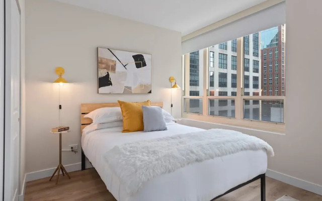 Near Riverwalk 2BR Private Balcony Downtown