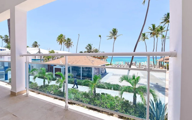 Fantastic beachfront 2 bedroom apartment