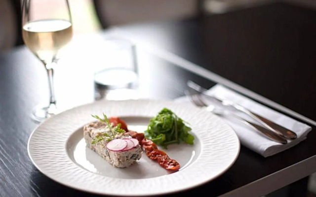 Logis Hôtel Le Chene Dore