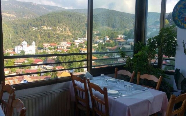 Two Flowers Hotel