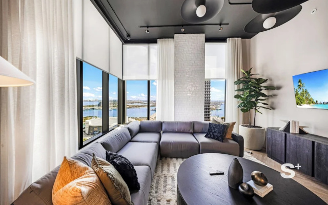Cozy & Spacious Studio - City Views