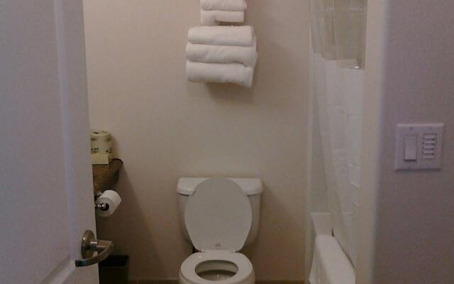 Auberge MacDonald Guest Inn