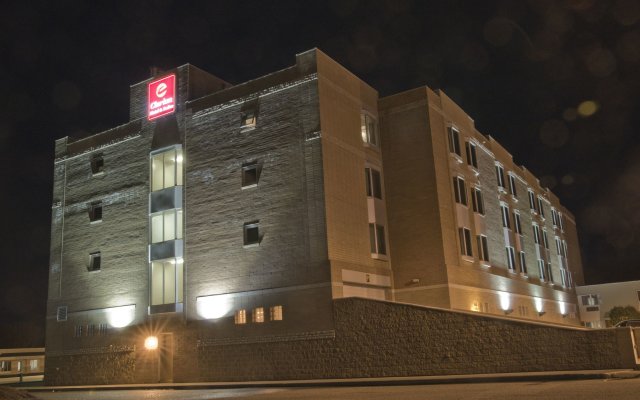 Clarion Hotel & Suites