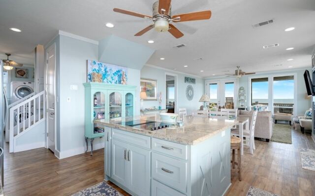 #justawavin' 3 Bedroom Home by RedAwning