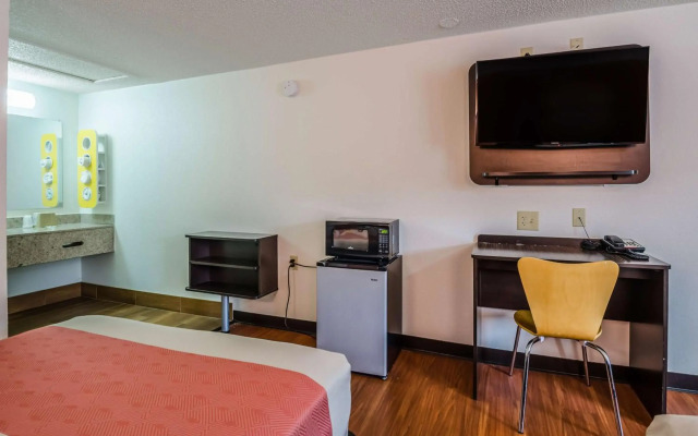 Motel 6 Troutville, VA