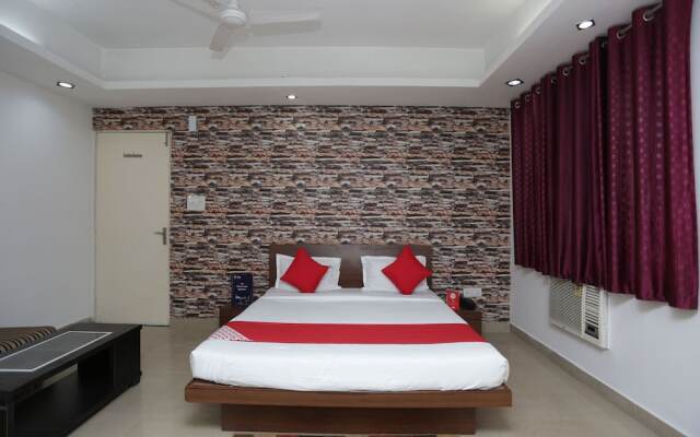 OYO 3260 Hotel Abhinav Palace