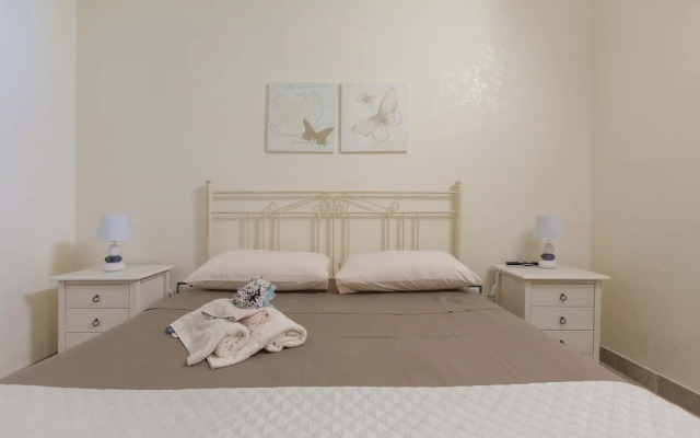3229 Trullo Mimosa by Perle di Puglia