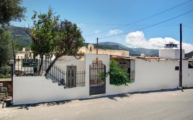 Traditional Cretan Country House (9klm from Elafonissi)