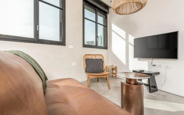 Trendy and cosy apartment / Balcony