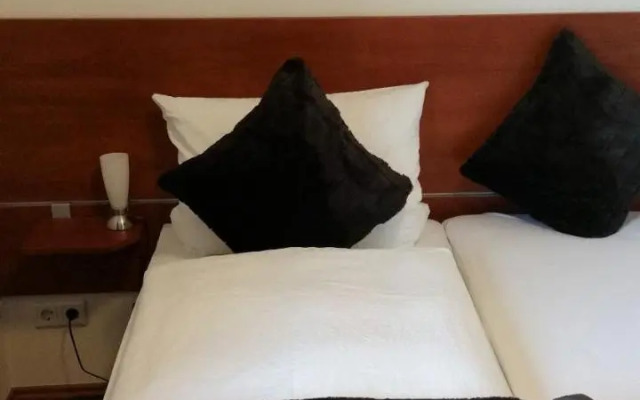 Ellenbergs Restaurant & Hotel