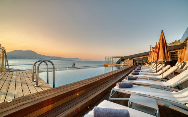 Numa Port Hotel