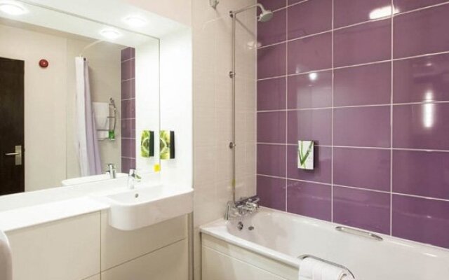Premier Inn Milton Keynes Sw(Furzton Lake)
