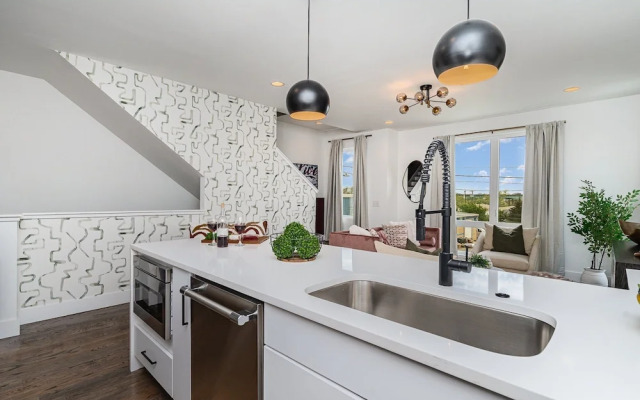 Revival-rooftop Deck/hot Tub- Mins to Broadway