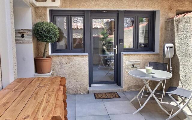 Studio tout confort, terrasse, calme Moustiers #7