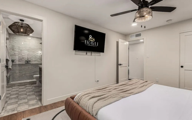 Solanova Designer Oasis With Cocktail Pool Theater