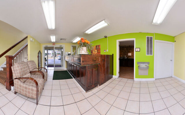 Douglas Inn And Suites